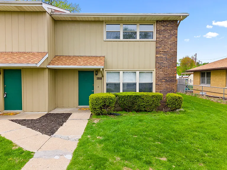 6205-6207 N Northmoor Ct — Photo 37