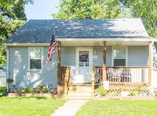 301 Doerr St, Roxana, IL 62084