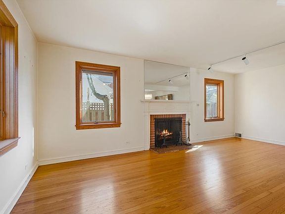 4th image of 2810 Simpson St