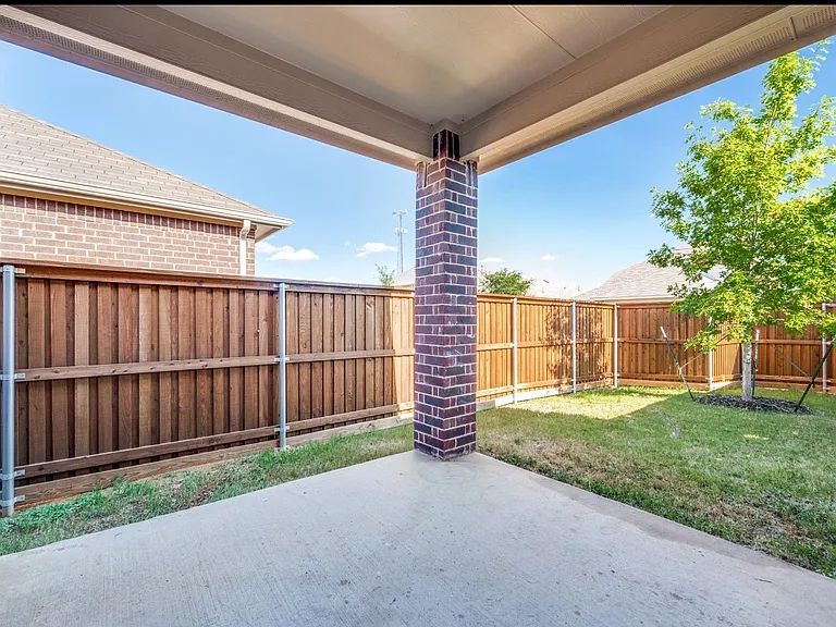 2328 Brightstone Dr — Photo 9