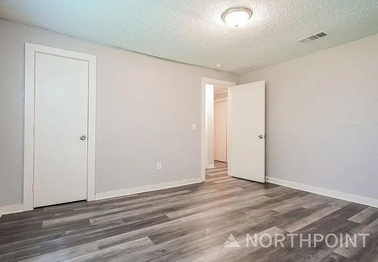 1211 Country Club Rd — Photo 10