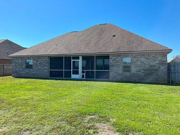 Rear view, backyard (doggie door)