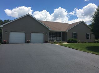 5289 S Brookstone Dr, Rochelle, IL 61068