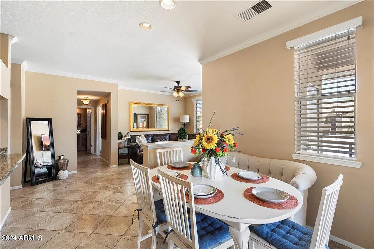 3 bed, 2.0 bath, 1264 sqft, $3,000 — Photo 4