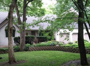 2N915 Bowgren Dr, Elburn, IL 60119