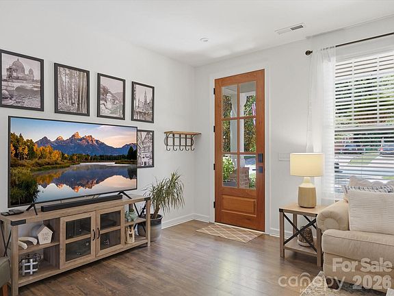 4th image of 1403 Academy St