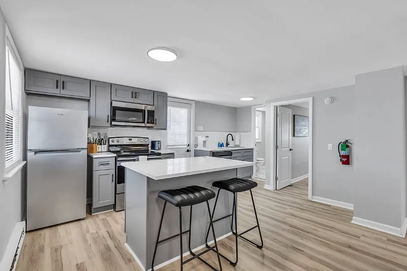 Winter Rental September 2026 Through April 2027 - 2BR Apt - Top Floor - Newly Updated — Photo 4