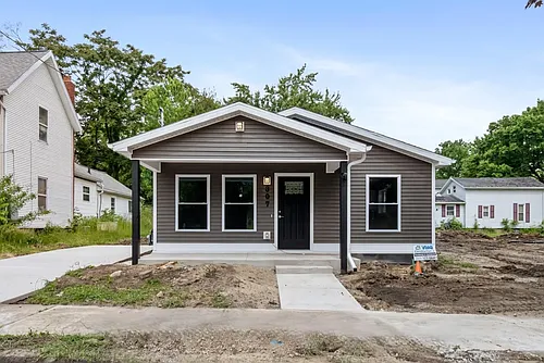204 N Van Dorn St Photo 1