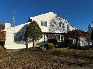 15 Sinclair Rd, Edison, NJ 08820
