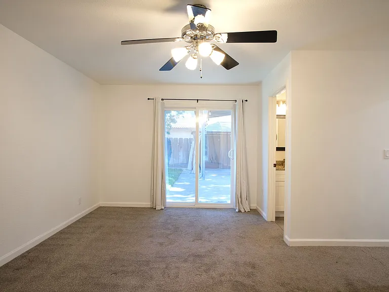 1058 Locust Ave — Photo 18