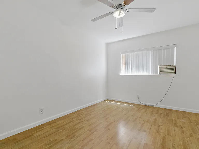 5804 Whitsett Ave #2 — Photo 9