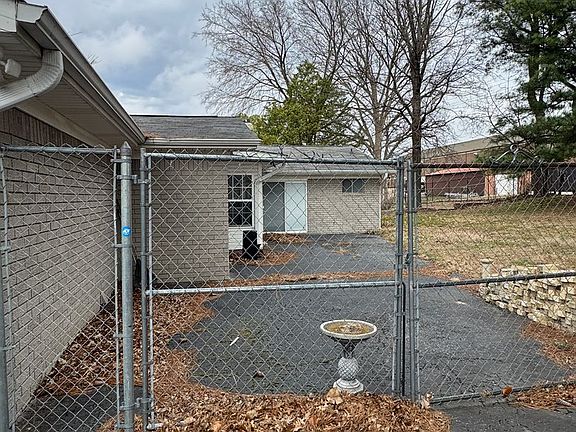 5th image of 1912 Sherwood Dr