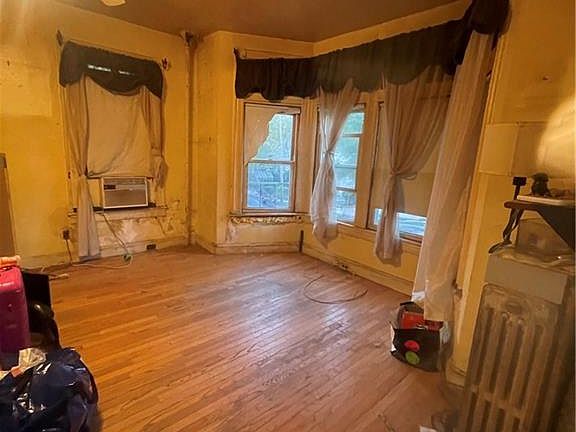 5th image of 230 Elm St