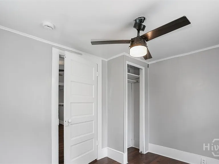 1023 W 37th St — Photo 24