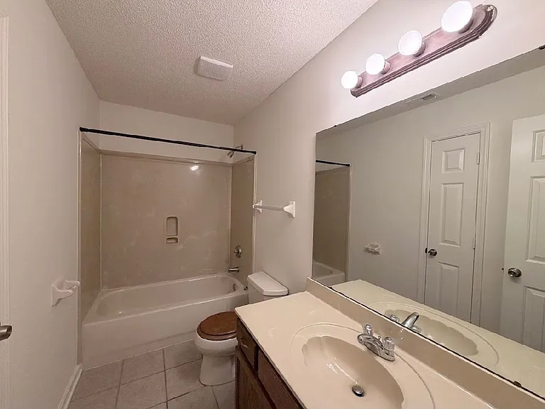 10097 Bloomsbury Ave — Photo 14