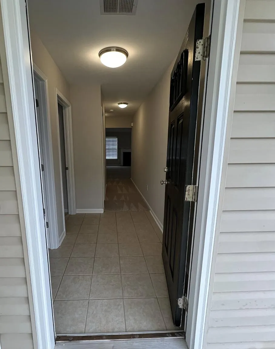 3 bed, 1224 sqft, $2,642 — Photo 3