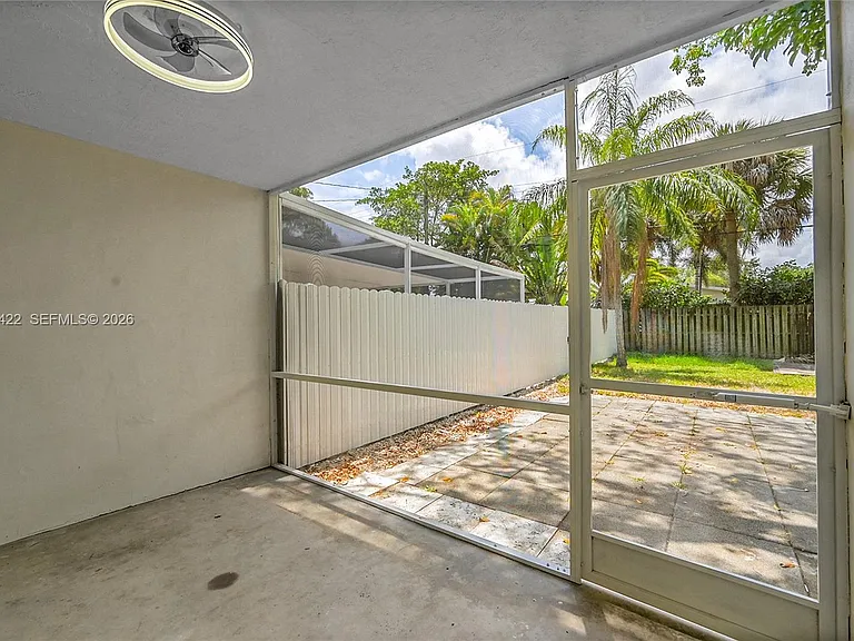 808 SW 12th Ct #808 — Photo 31