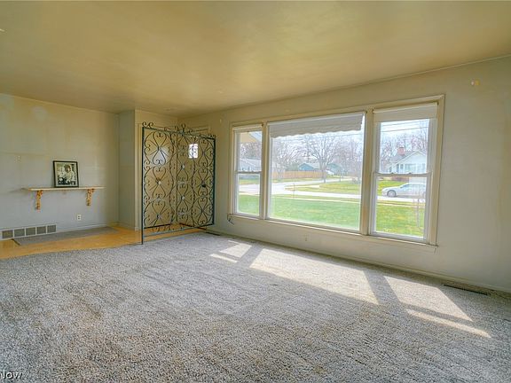5th image of 6413 Longridge Rd