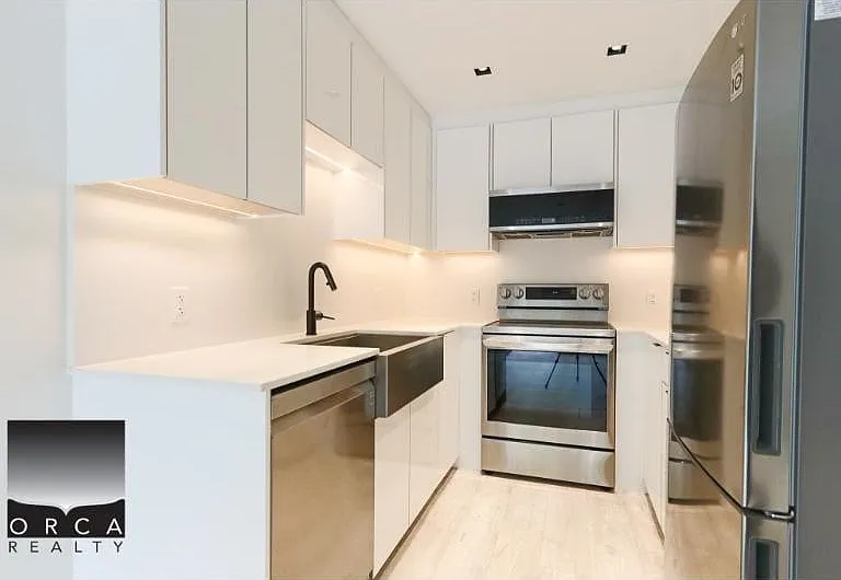 2912 Trinity St — Photo 12