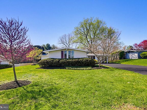 3rd image of 3415 Manor Hill Rd