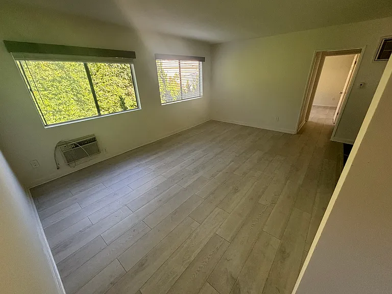 854 Westbourne Dr. — Photo 9