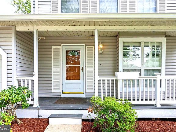 3rd image of 7907 Leeds Dr