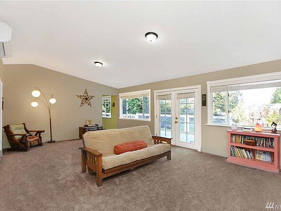 3rd image of 31 E Forest Dr