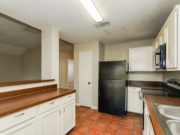 1001 Springcreek Dr — Photo 8