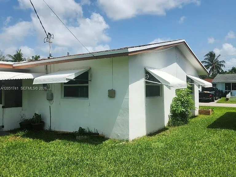 2710 NW 52nd Pl — Photo 16
