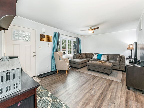 2nd image of 316 Oakwood Dr