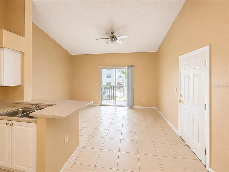 1218 Bermuda Lakes Ln #201 — Photo 4