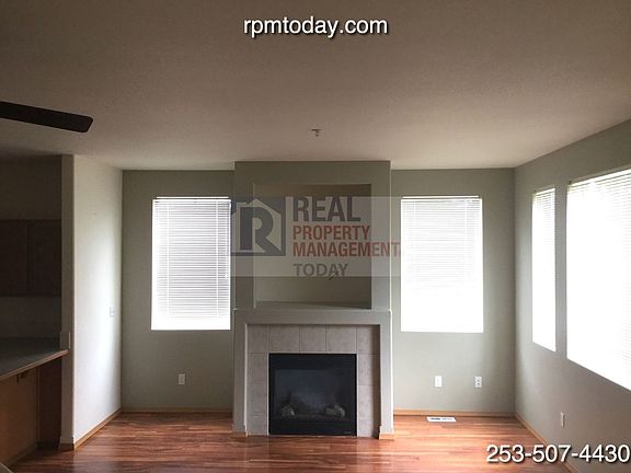 5th image of 1975 Garry Oaks Ave Unit B