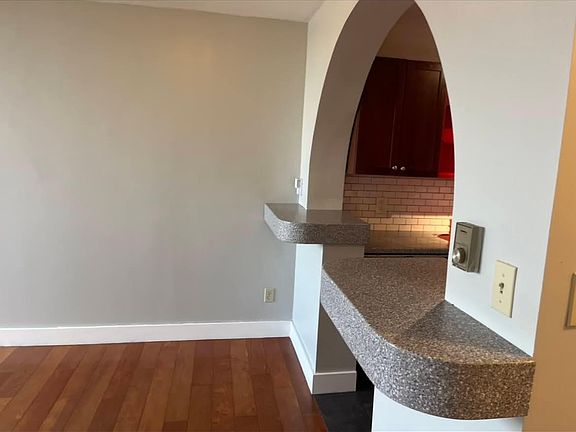 5th image of 600 E 8th St APT 10P