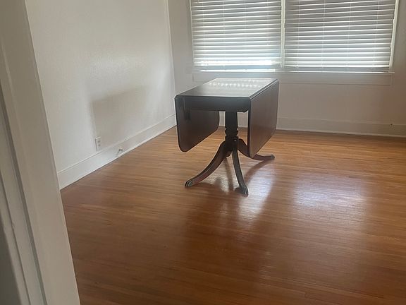5th image of 210 Harding Ave