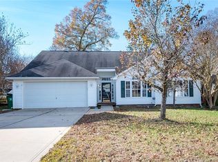 12612 Waterfall Pl, Charlotte, NC 28278
