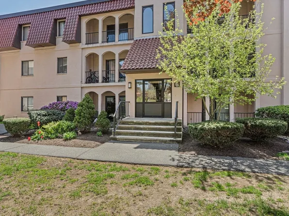 685 Oak St #62, Brockton, MA 02301