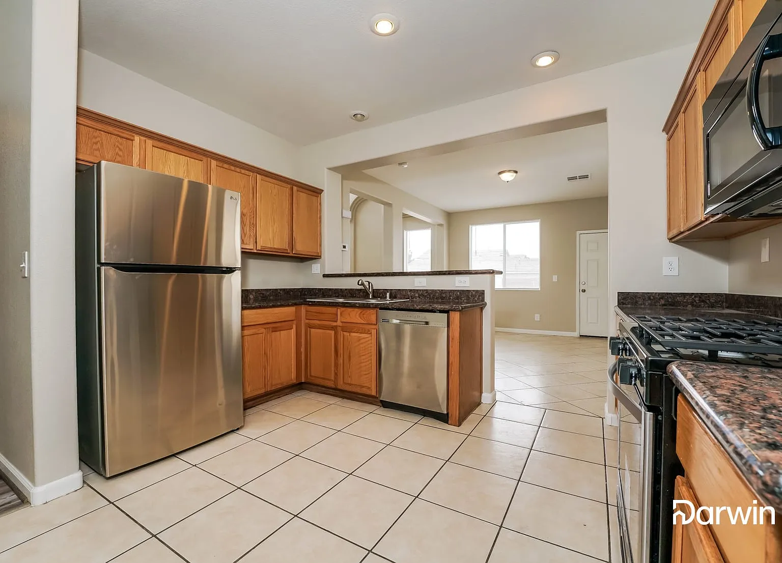 4 bed, 2.5 bath, 1998 sqft, $2,250 — Photo 2