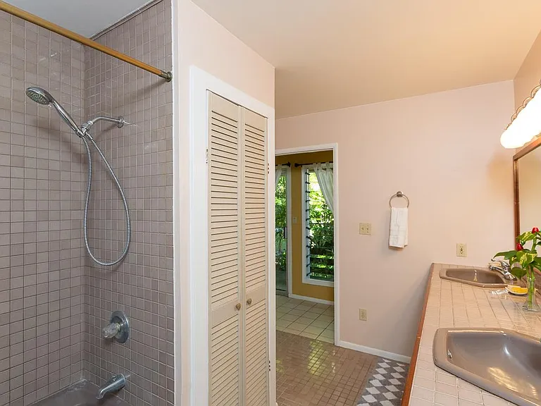 115 Ainoni St — Photo 9