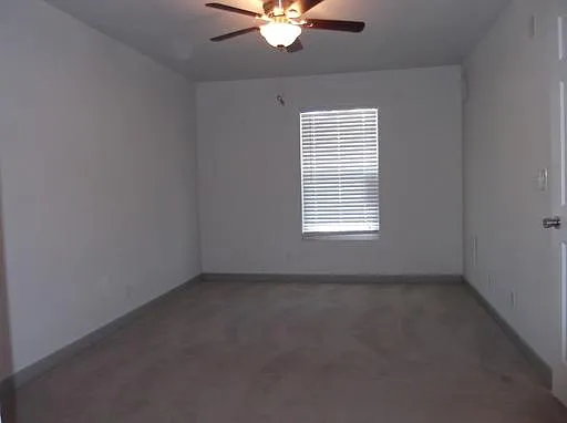 4205 S Manhattan Ave — Photo 6