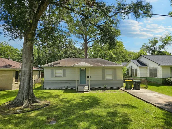 2107 N Park Ave, Pearland, TX 77581