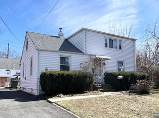 124 Westview Ave, Paramus, NJ 07652