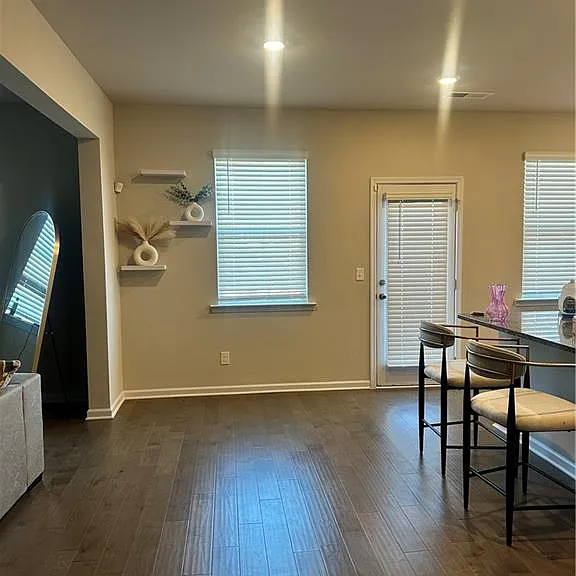 7226 Gladstone Cir — Photo 3