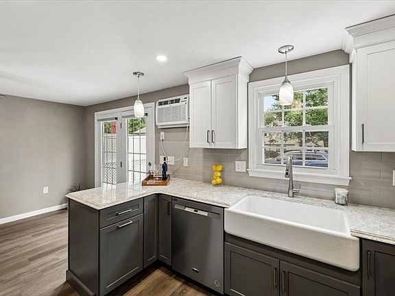 5th image of 20 Olde Country Village Rd #20