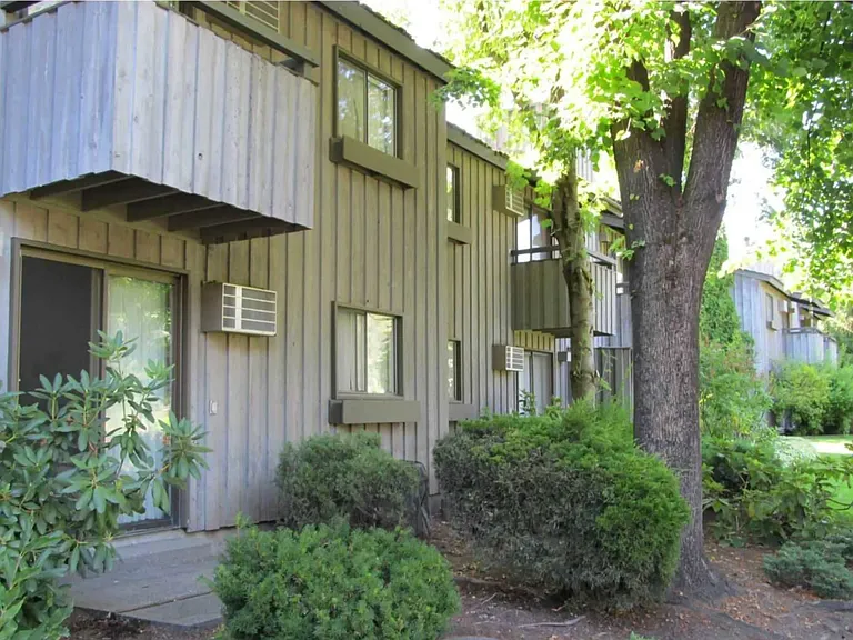 Lake Villa Apartments — Photo 7
