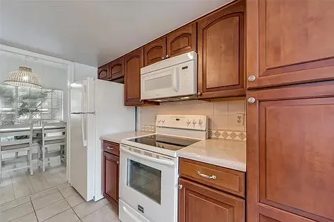 2402 Northlake Ct — Photo 4