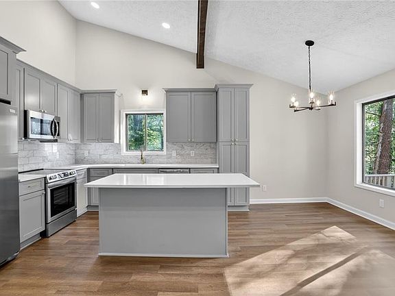 2nd image of 3038 Skidaway Ct