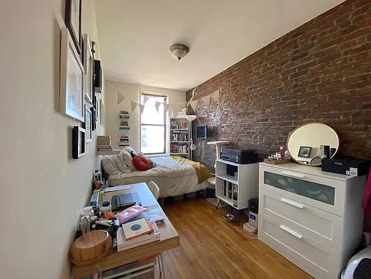 Rented by R New York | media 10