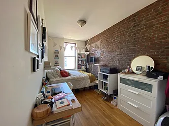 Rented by R New York