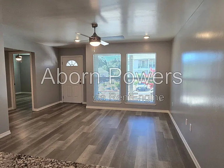 575 Racquet Way #B — Photo 5