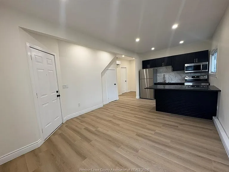 191 Marentette Ave #1 — Photo 1